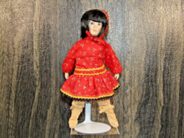 Vintage Danbury Mint Dolls of The World Canada&#39;s Noni Porcelain 9&quot; Colle... - £10.86 GBP