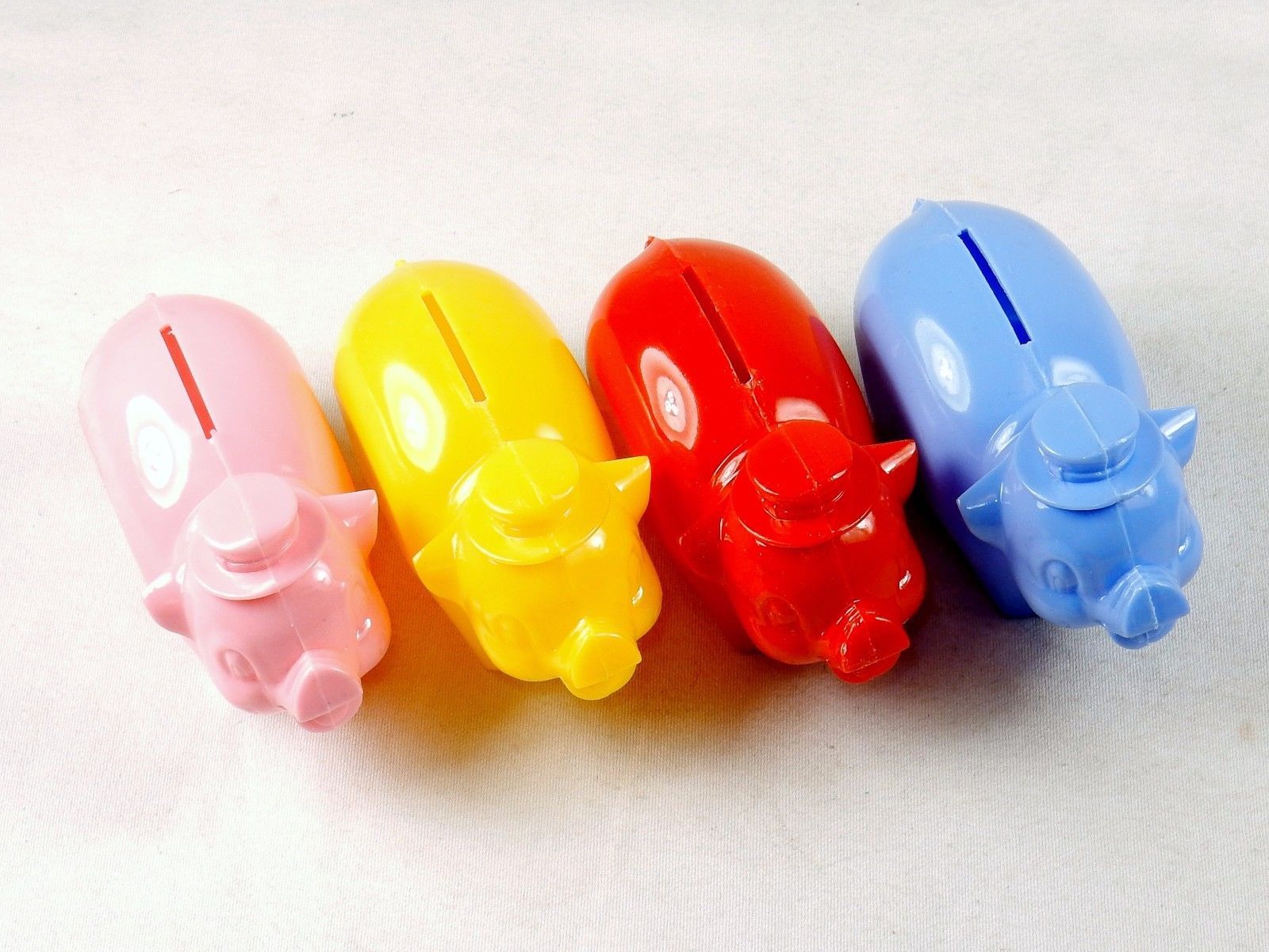 Plastic Pig Coin Saving Banks, Set of 4 ~ Child&#39;s Change Keeper, Choice ... - $10.95