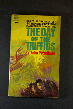 The Day of the Triffids. John Wyndham. Crest d741. - $4.95