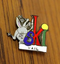 Ski Vail Skiing Bunny Rabbit Ski Lapel Pin Badge Souvenir Travel Colorado Co Vtg - £7.98 GBP