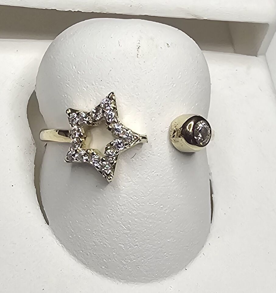10k Solid Gold Star Cubic Zirconia Ring Item image 2