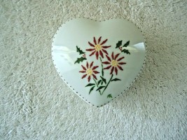 Vtg Porcelain By Allen of Oxford &quot; Poinsetta &quot; Themed Heart Shaped Trinket Box - £20.89 GBP