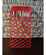 Red Plastic Item - €13,55 EUR