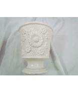 Vintage Lefton H7429 W/ Foil Sticker Cream Vase 5 1/2&quot; Tall - £4.47 GBP
