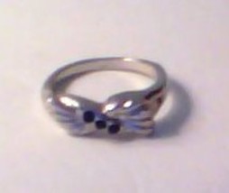 Onyx Three Stone Ring In Bow Setting   Size 9  - £3.99 GBP