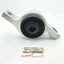NEW GENUINE LEXUS FRONT LEFT LOWER CONTROL ARM BUSHINGS 48076-30030 - $55.81