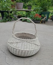 Xlg 16&quot; Vintage White Wicker Porch Flower Basket W Handle. Rattan. - £55.76 GBP