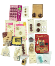 Vintage Button Lot Pacifica Nouveaute Le Chic Le Bouton Schwanda Clinton - $26.64