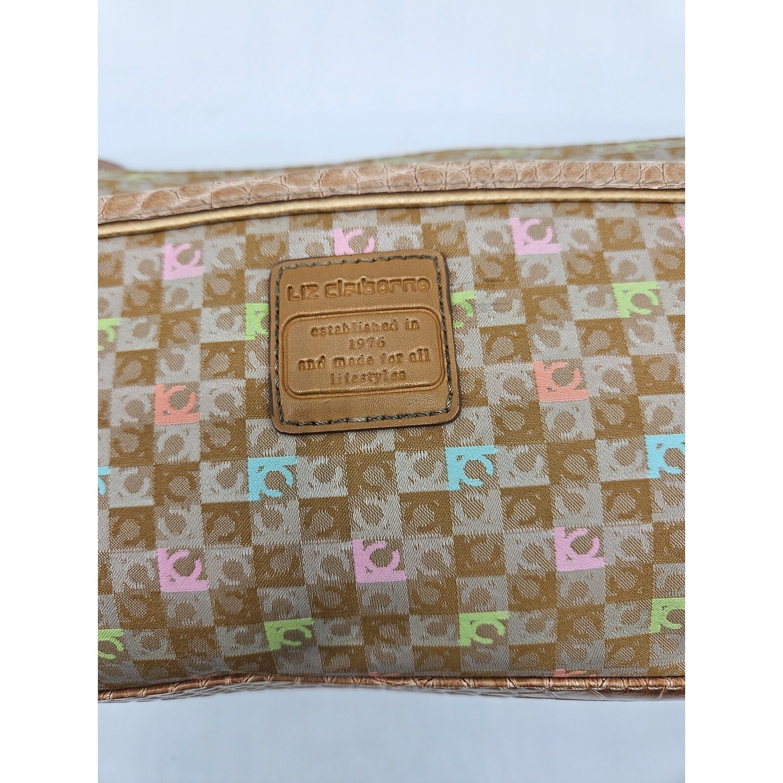 Liz Claiborne Y2K Pastels Tan Crossbody Bag Purse Zipper Closure Pocket Front Item image 8