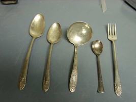 Silver plate gravy ladle, serving spoon, serving fork 5 misc pieces - £8.51 GBP