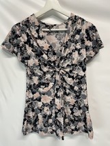 Daisy Fuentes Womens Short Sleeve V-Neck Ruched Pink Gray Floral Blouse ... - $23.73