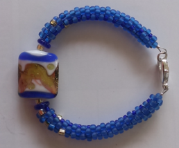 5 1/2&quot; Beaded Royal Blue Bracelet with Lampwork Focal Bead Girls/Womens/Gift - £11.00 GBP