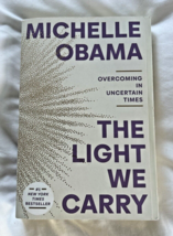 The Light We Carry: Overcoming in Uncertain Times - $93.10 MXN
