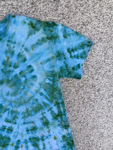 NEW Gildan Men’s Bright Blue Green Spiral Ice Tie Dye Short Sleeve Shirt Large Item image 2