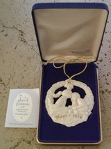 Gorham Parian Medallion Christmas Kiss ornament 1978 - £15.95 GBP