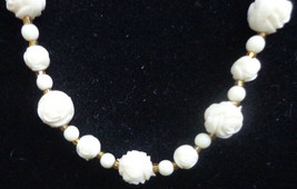 Vintage Estate Jewelry White Rose Beaded Necklace - £5.46 GBP