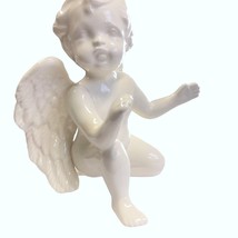 Angel Cherub Figure Sitting Hands Held Out Wings 6.5 in Tall Off White Unsigned - £29.94 GBP