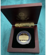 TRUMP 47th CHALLENGE COIN +WOOD BOX GOLD SIGNATURE REPUBLICAN GOP MAGA P... - $484.54 MXN