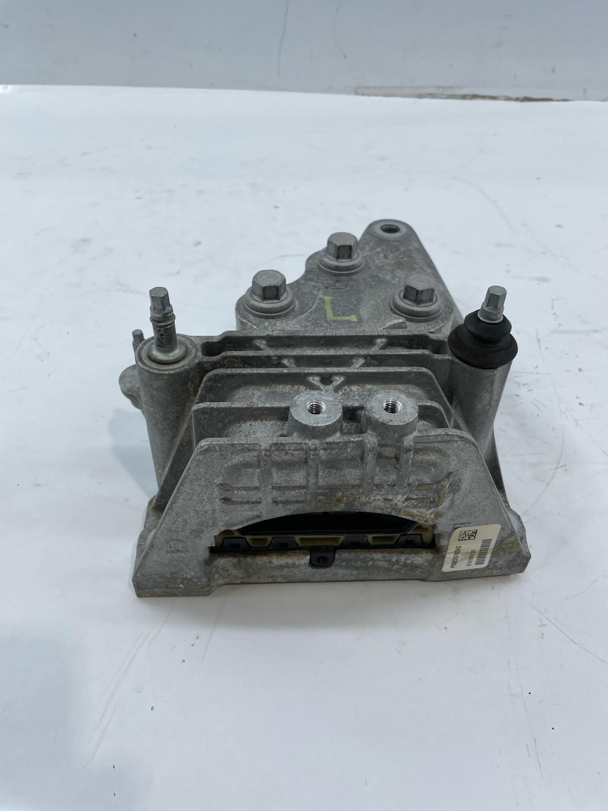 2021 Chrysler Pacifica LH Driver Transmission Mount Assembly 68224742 OEM Item image 6