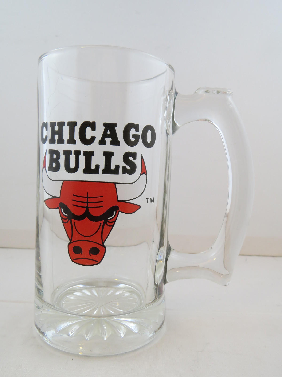 Primary image for Chicago Bulls Beer Mug - Made from Glass - Silk Screen Graphic 