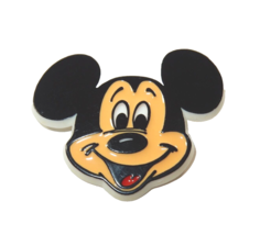 Walt Disney Prod Mickey Mouse Enamel on Plastic Pinback Pin RARE - €8,41 EUR Walt Disney Prod Mickey Mouse Enamel on Plastic Pinback Pin RARE - €8,41 EUR