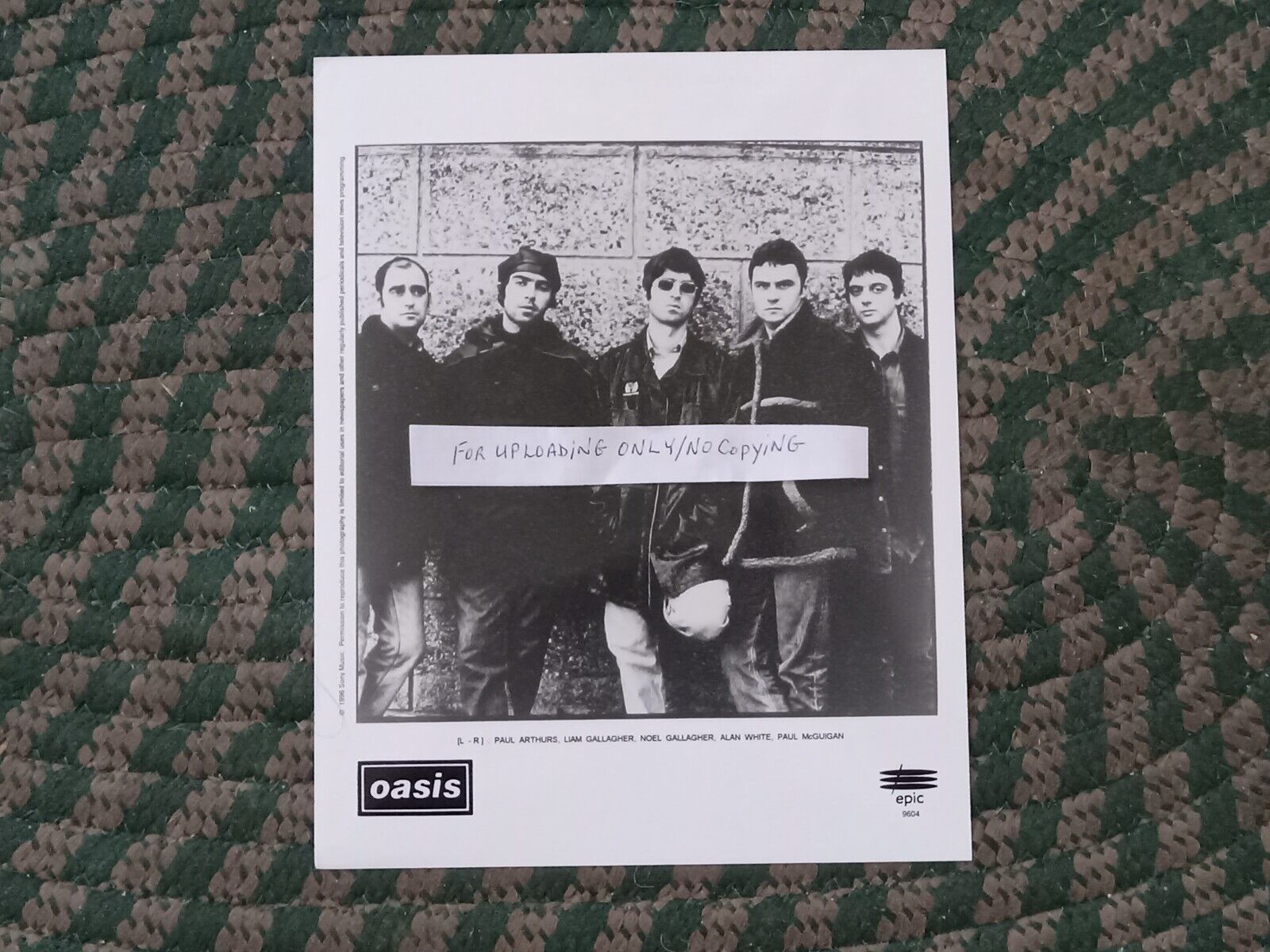 OASIS PROMOTIONAL BLACK&amp;WHITE GLOSSY 8X10 PHOTO!! 1995!! EXTREMELY RARE!! - $2.09
