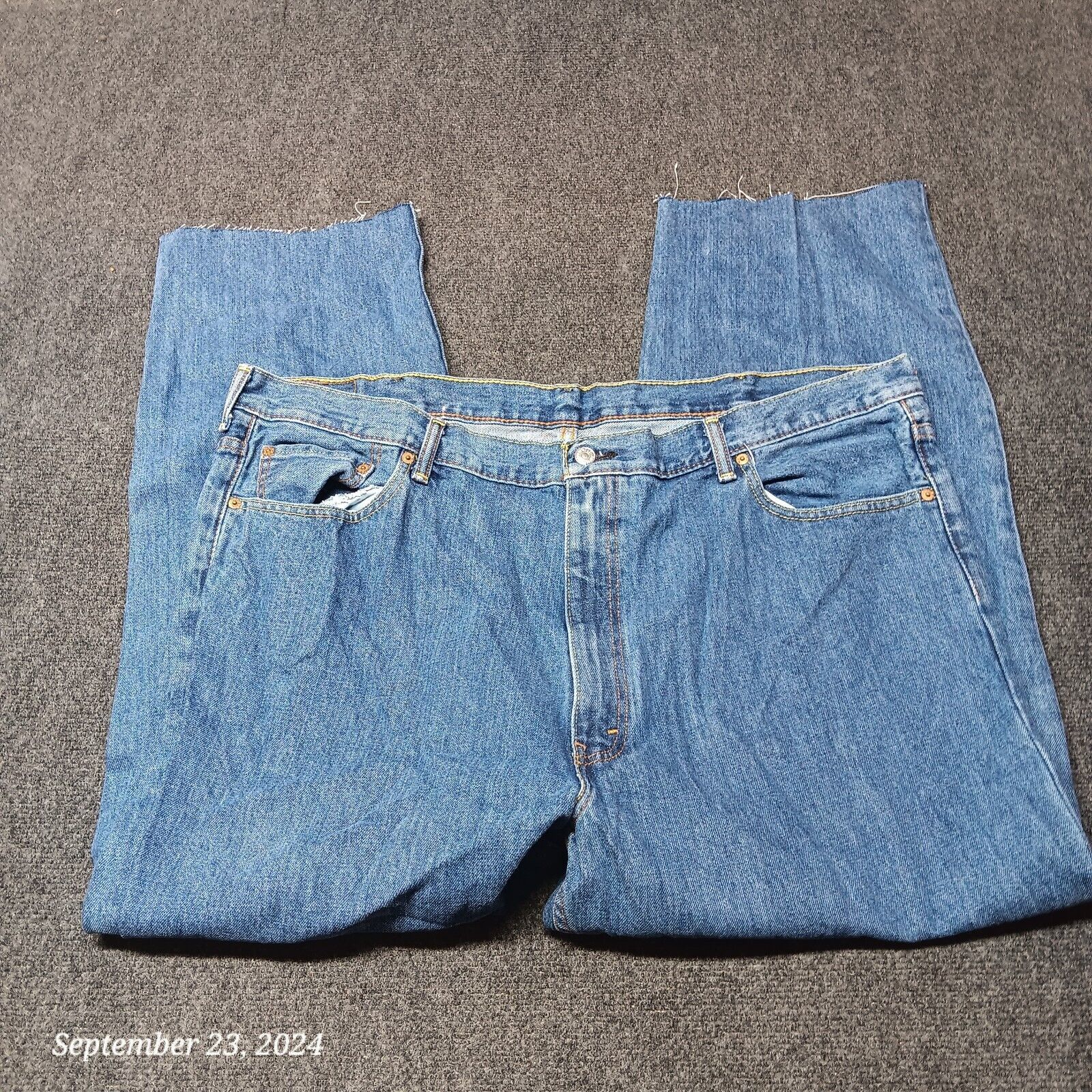 ** Levi 550 Jeans Men 46x32 Relaxed Fit Logger Tapered Leg Workwear Pants - $12.62