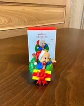 2015 Hallmark Keepsake “Merry Christmas Folks” Porky Pig Ornament - £15.98 GBP