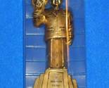 Harry lee gold in memoriam statue 1 thumb155 crop