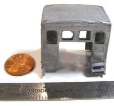 Unknown Brand Die Cast HO Scale Model RR Locomotive Cab Part   RTN - £3.95 GBP