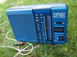 VINTAGE RARE SOVIET RUSSIAN USSR PORTABLE RADIO TURIST RP 315  LW AM - $27.39