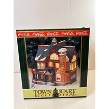 Coca-Cola Town Square 1997 Dew Drop Inn Lighted Christmas Village House - $441.59 MXN