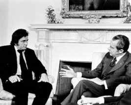 Johnny Cash sits down with President Richard Nixon White House 1972 4x6 photo - £4.73 GBP