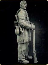 1/35 Resin Model Kit WW2 German Soldier Cleans the Gun Unpainted - £12.41 GBP