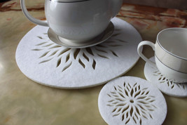 Circle Felt Placemats and Coaster Flames Aster Flower Shape Set of  8 pieces - £19.28 GBP