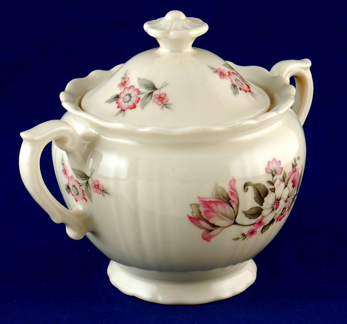 Aberdeen China Moss Rose Sugar Bowl w Lid Scalloped Edge No Trim Item image 2