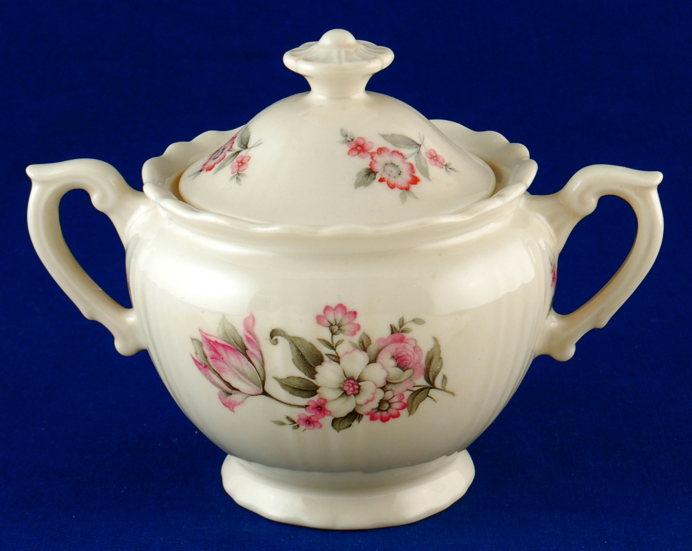 Aberdeen China Moss Rose Sugar Bowl w Lid Scalloped Edge No Trim Item image 4