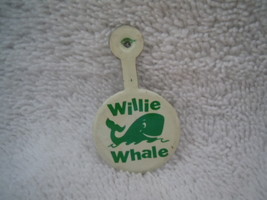 Vintage Child&#39;s Willie Whale Tin Metal Clip Pin - $75.95 MXN