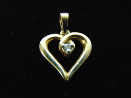 Womens Vintage Estate 14K Yellow Gold Heart Pendant w/ Diamond Chip 1.7g... - £81.77 GBP