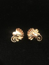 Vintage 40s victorian gold flower and vine screw back earrings image 4