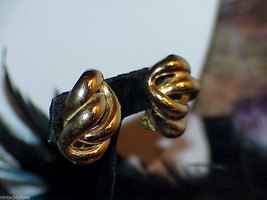 Vintage Napier Couture WIde Bow Knot Karat Goldtone Post 1.25&quot;  Earrings - £15.48 GBP