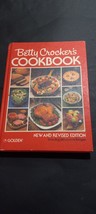 Vintage Betty Crocker&#39;s Hardcover Cook Book Holiday - £15.97 GBP