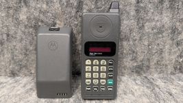 Motorola TeleTAC 200 76552WNKBA - Gray Vintage Phone - Power On - $13.99