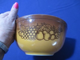 Vtg PYREX OLD ORCHARD BOWL 2.5 Quart FRUIT, GOLD, BROWN,  403 - $10.00