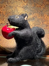 Handmade Needle Felted Black Squirrel, Gift for Animal Lover, Farmhouse Decor, N - £51.94 GBP