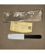New Pampered Chef Cheese Knife Slicer Spreader Stainless with Blade Cove... - €17,38 EUR