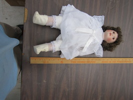 Pre Owned Curly Porcelain Doll White Dress Brown Eyes And Hair No Stand 90251 - £15.96 GBP