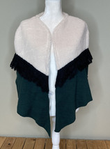 BP NWT $45 Women’s Fuzzy poncho Shawl Size S Green Black white J5 - £18.51 GBP