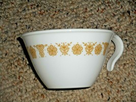 Corelle Corning Ware Coffee Cups Gold Butterfly Flower Onion Mugs - £7.56 GBP