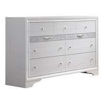 58" White Solid Wood Seven Drawer Triple Dresser - $21,754.96 MXN